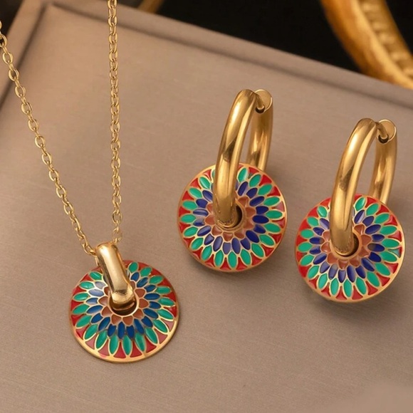 Gold and Green Swirl Pattern Earrings - Picture 1 of 15